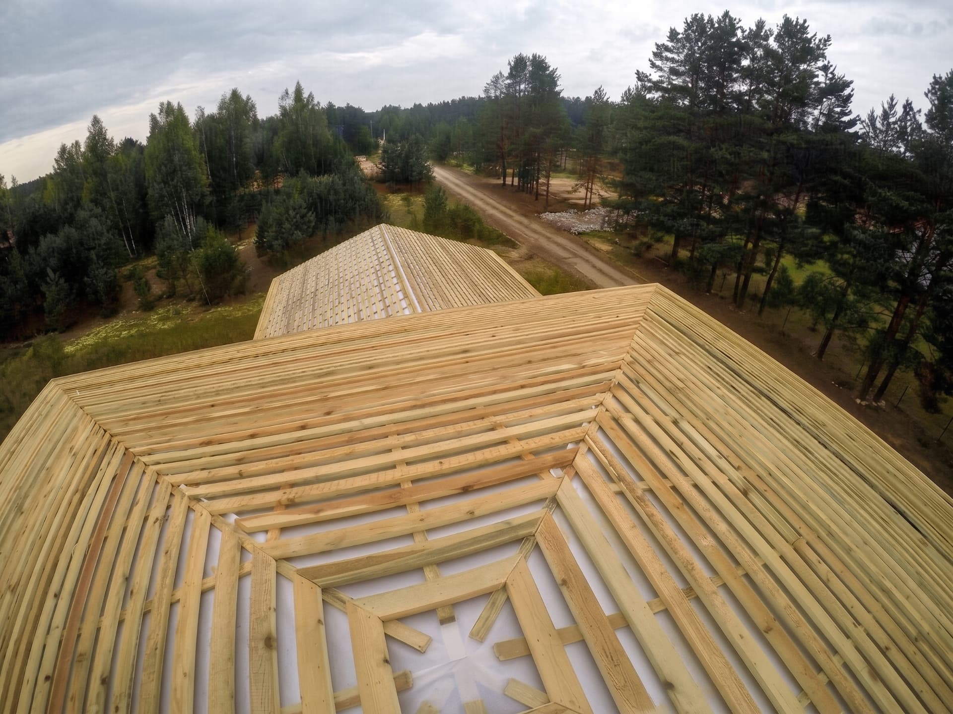 Koka jumta latojuma konstrukcija skats no augšas